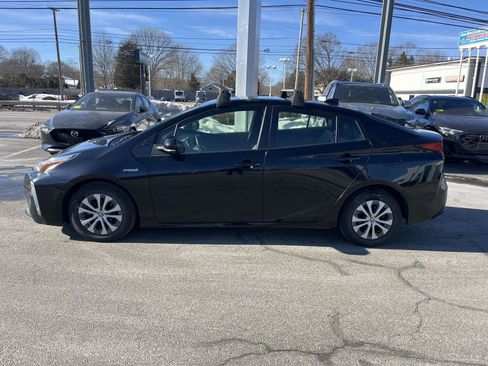 Used 2022 Toyota Prius XLE image 6