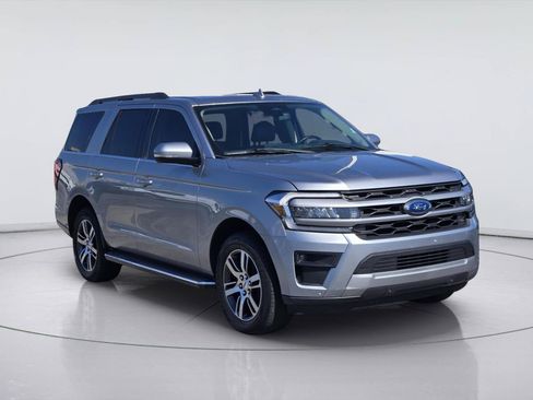 Used 2022 Ford Expedition XLT RWD image 3