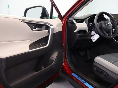 New 2025 Toyota RAV4 XLE image 7