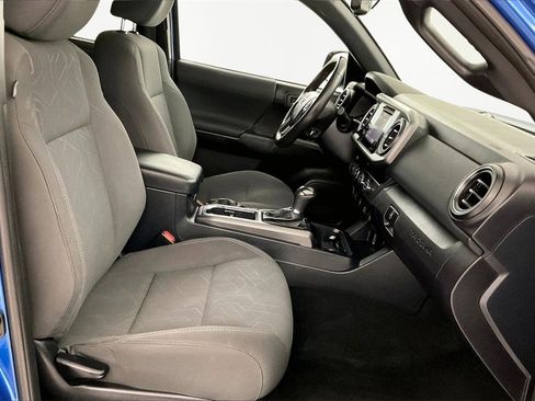 Used 2017 Toyota Tacoma TRD Off-Road image 24