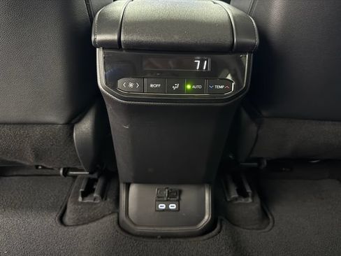 Used 2026 Toyota Highlander XLE AWD/4WD image 32