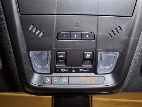 Certified 2025 Cadillac XT6 Luxury image 12