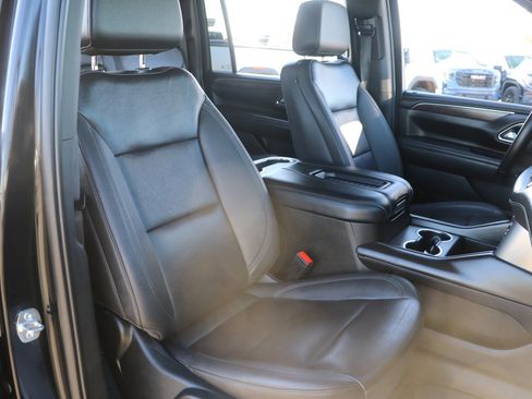 Used 2023 Chevrolet Suburban LT image 34