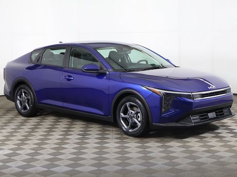 Used 2025 Kia K4 LXS image 47