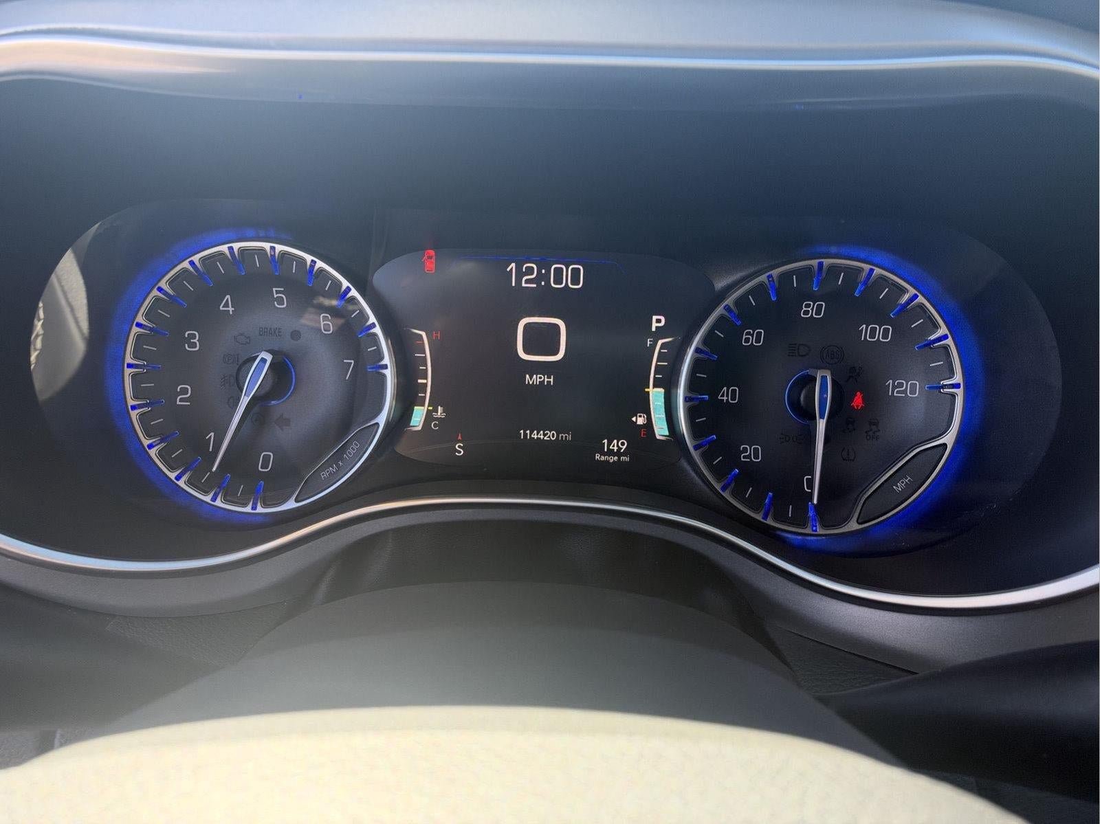 Used 2018 Chrysler Pacifica Touring-L Plus w/ Advanced Safetytec Group FWD image 10