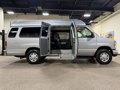 Used 2014 Ford E-250 and Econoline 250 Extended w/ Power Group image 22