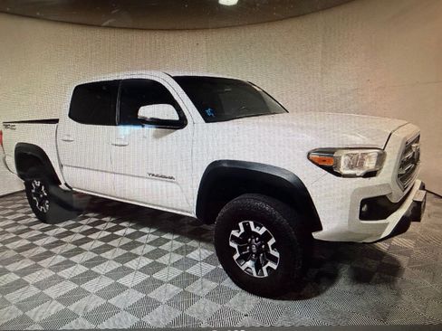 Used 2017 Toyota Tacoma TRD Off-Road w/ Tow Package RWD image 5