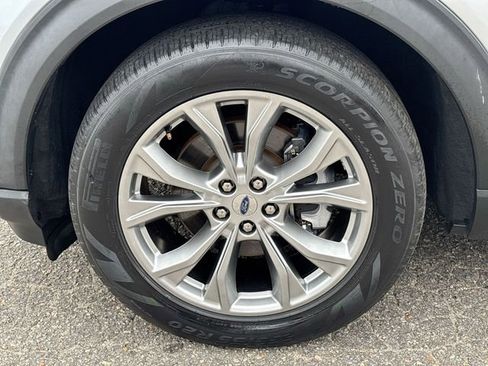 Used 2022 Ford Explorer Limited w/ Equipment Group 301A image 13