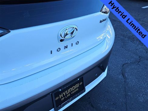 Used 2020 Hyundai Ioniq Limited image 11