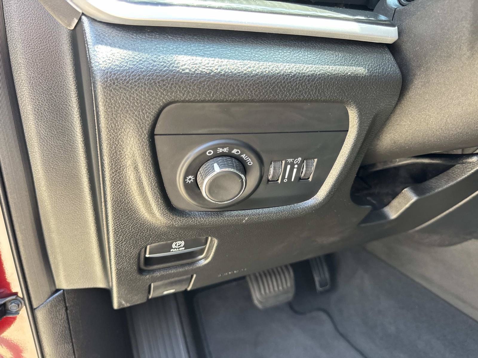 Used 2024 Jeep Grand Cherokee Laredo RWD image 20