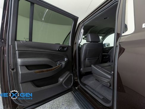 Used 2020 Chevrolet Suburban LT w/ Luxury Package AWD/4WD image 26