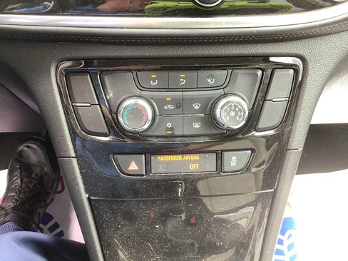 Used 2021 Buick Encore Preferred image 17