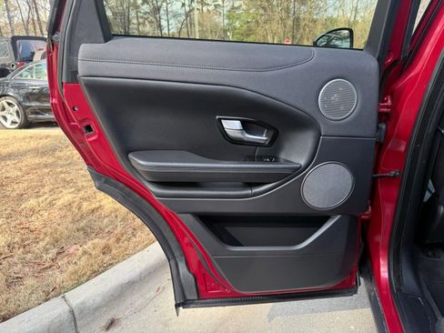 Used 2017 Land Rover Range Rover Evoque SE Premium image 28