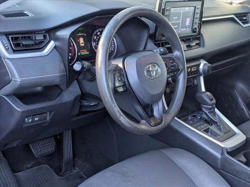 Used 2019 Toyota RAV4 LE image 4
