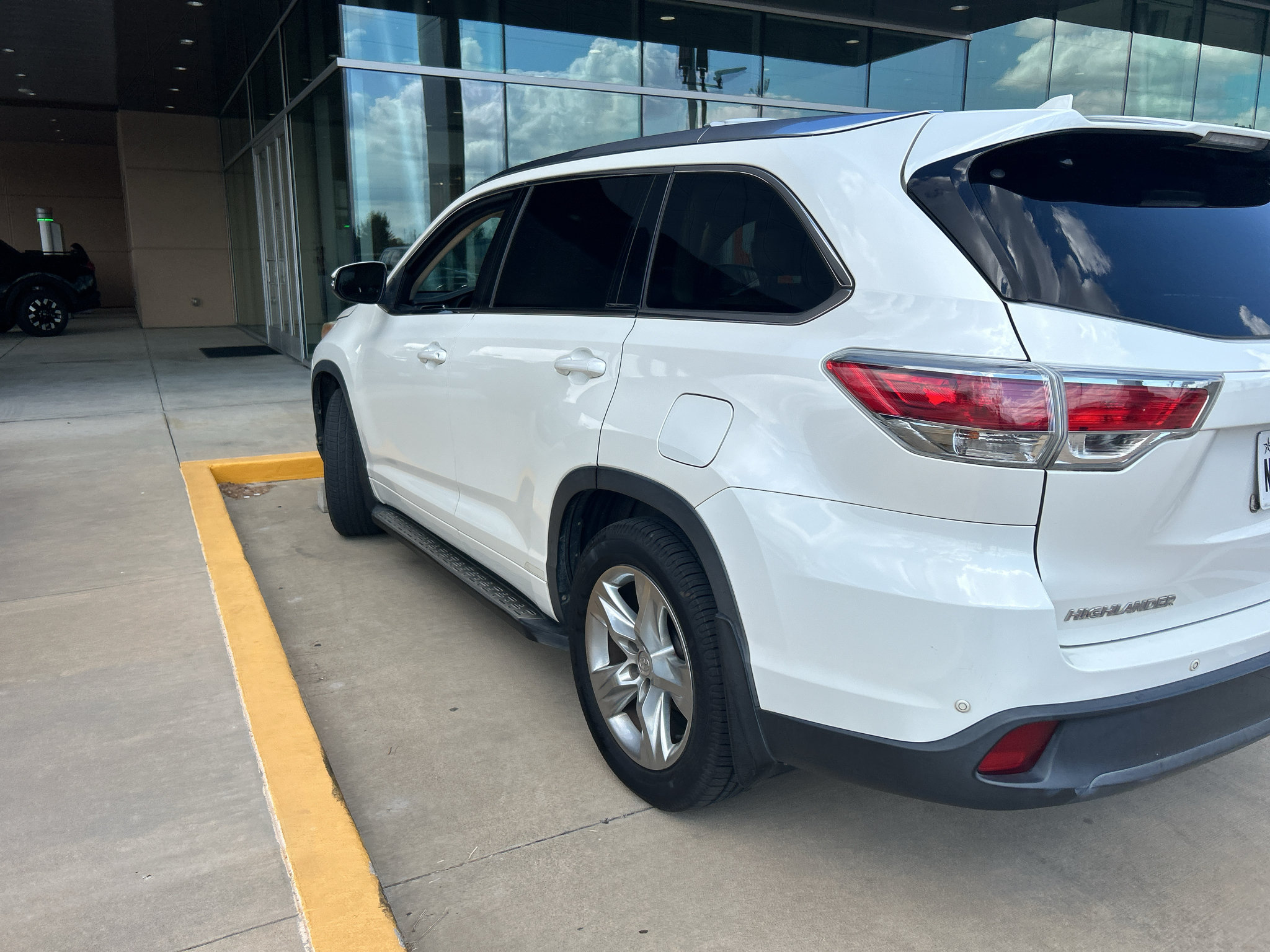 Used 2014 Toyota Highlander Limited FWD image 5