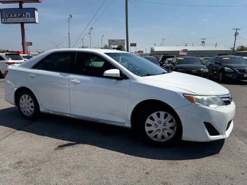 Used 2012 Toyota Camry LE image 2
