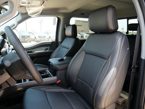New 2026 Ford F250 Lariat w/ Black Appearance Package AWD/4WD image 17