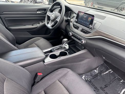 Used 2024 Nissan Altima 2.5 SV image 13