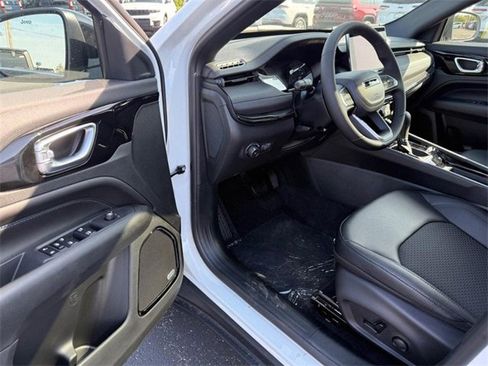 New 2025 Jeep Compass Latitude w/ Sun & Sound Group image 18