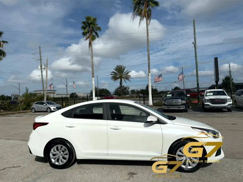 Used 2019 Hyundai Accent SE w/ Cargo Package FWD image 5