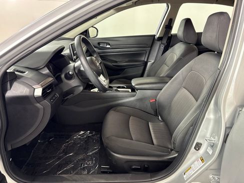Used 2024 Nissan Altima 2.5 SV FWD image 24