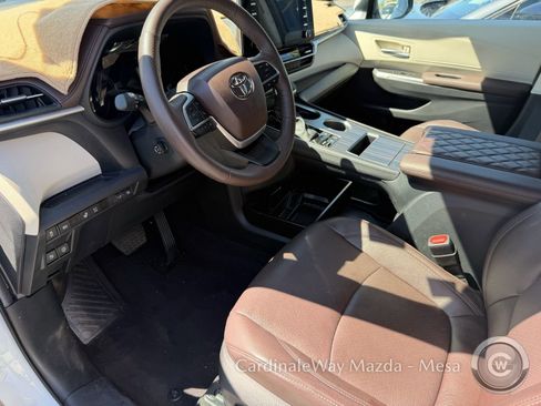 Used 2024 Toyota Sienna Platinum image 7