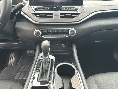 Certified 2024 Nissan Altima 2.5 SV w/ SV Premium Package AWD/4WD image 21