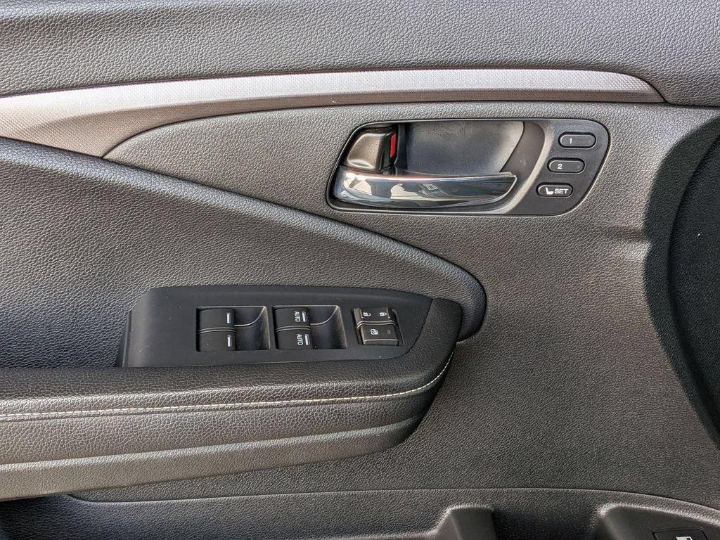 Used 2025 Honda Ridgeline RTL image 13