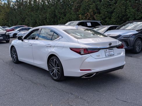 Certified 2022 Lexus ES 350 w/ Premium Package image 5