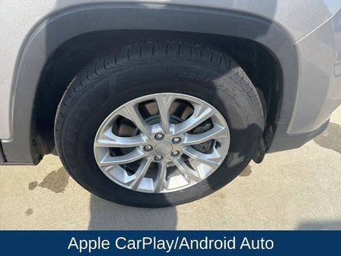 Used 2019 Jeep Cherokee Latitude w/ Popular Appearance Group image 9