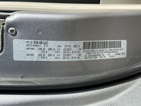 Used 2017 Chrysler Pacifica Touring-L image 46