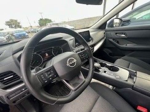 Used 2025 Nissan Rogue SV image 14