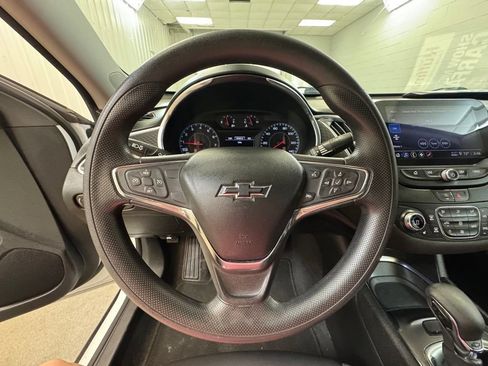 Used 2021 Chevrolet Malibu LT FWD image 32
