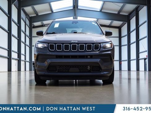 Used 2024 Jeep Compass Sport AWD/4WD image 24