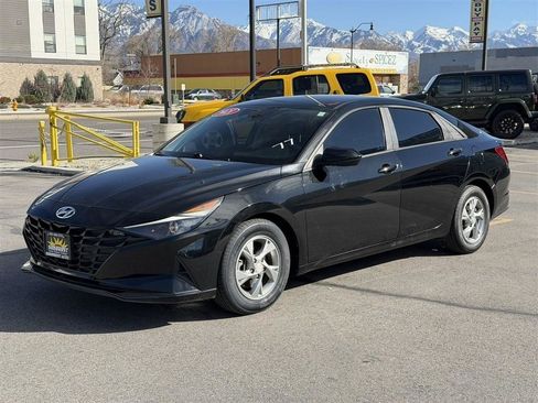 Used 2021 Hyundai Elantra SE image 3