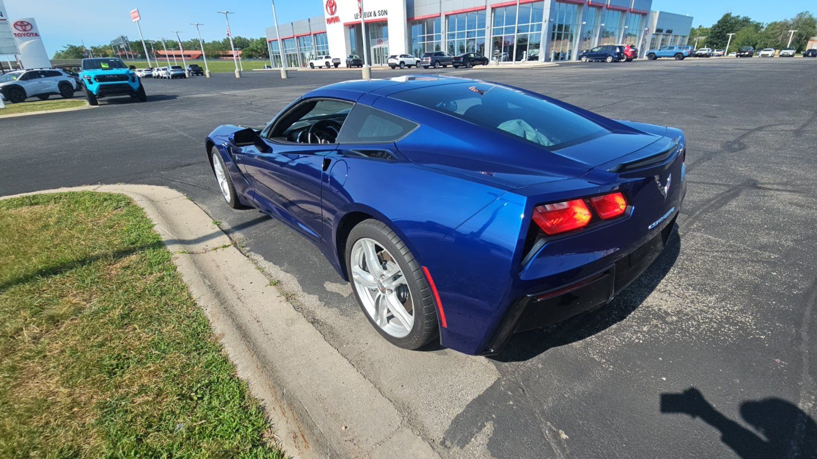 Used 2017 Chevrolet Corvette Stingray Coupe w/ 1LT RWD image 5