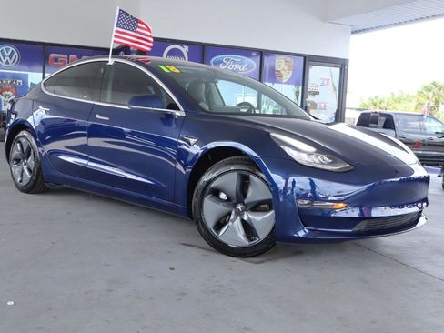 Used 2018 Tesla Model 3 Mid Range RWD image 3