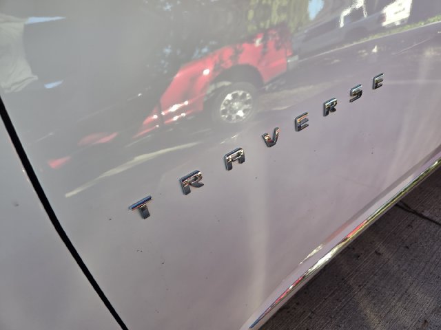 Used 2023 Chevrolet Traverse Premier FWD image 9