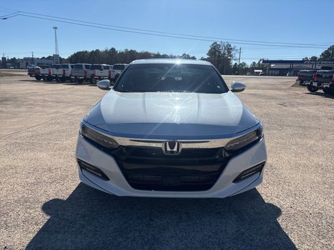 Used 2018 Honda Accord Touring image 3