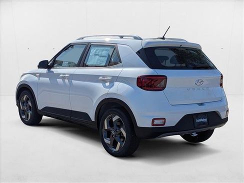 New 2025 Hyundai Venue SEL image 9