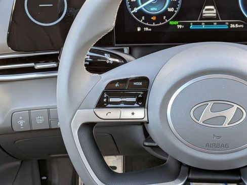 New 2025 Hyundai Elantra SEL image 18