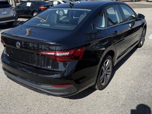 Certified 2022 Volkswagen Jetta SE image 7