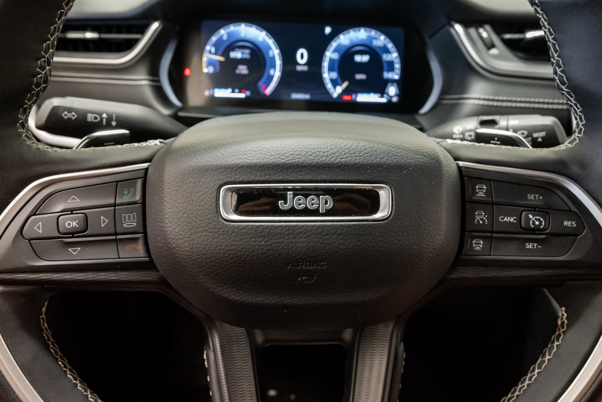 Certified 2025 Jeep Grand Cherokee Altitude AWD/4WD image 12