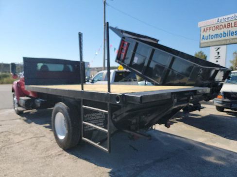 Used 2011 Ford F750 2WD Regular Cab Super Duty image 4