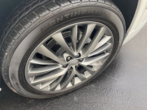 Certified 2025 Buick Enclave Avenir w/ Super Cruise Package image 5