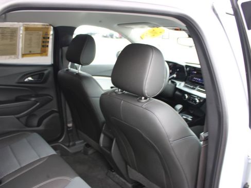 Used 2025 Chevrolet Trax LT image 31