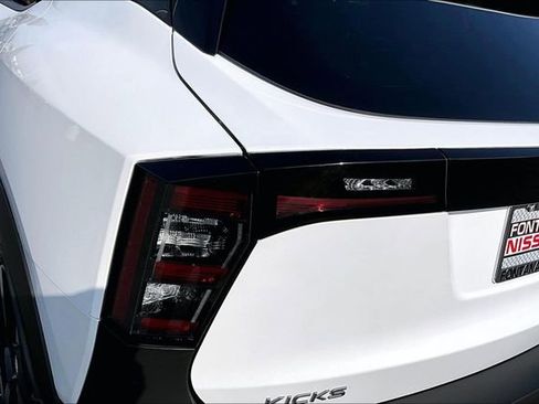 Certified 2025 Nissan Kicks SR image 22