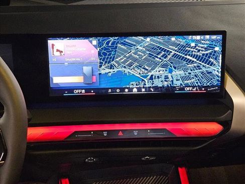 Used 2025 BMW X3 xDrive30i w/ Premium Package image 15