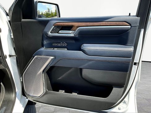 Used 2023 Chevrolet Silverado 1500 High Country w/ High Country Premium Package AWD/4WD image 29