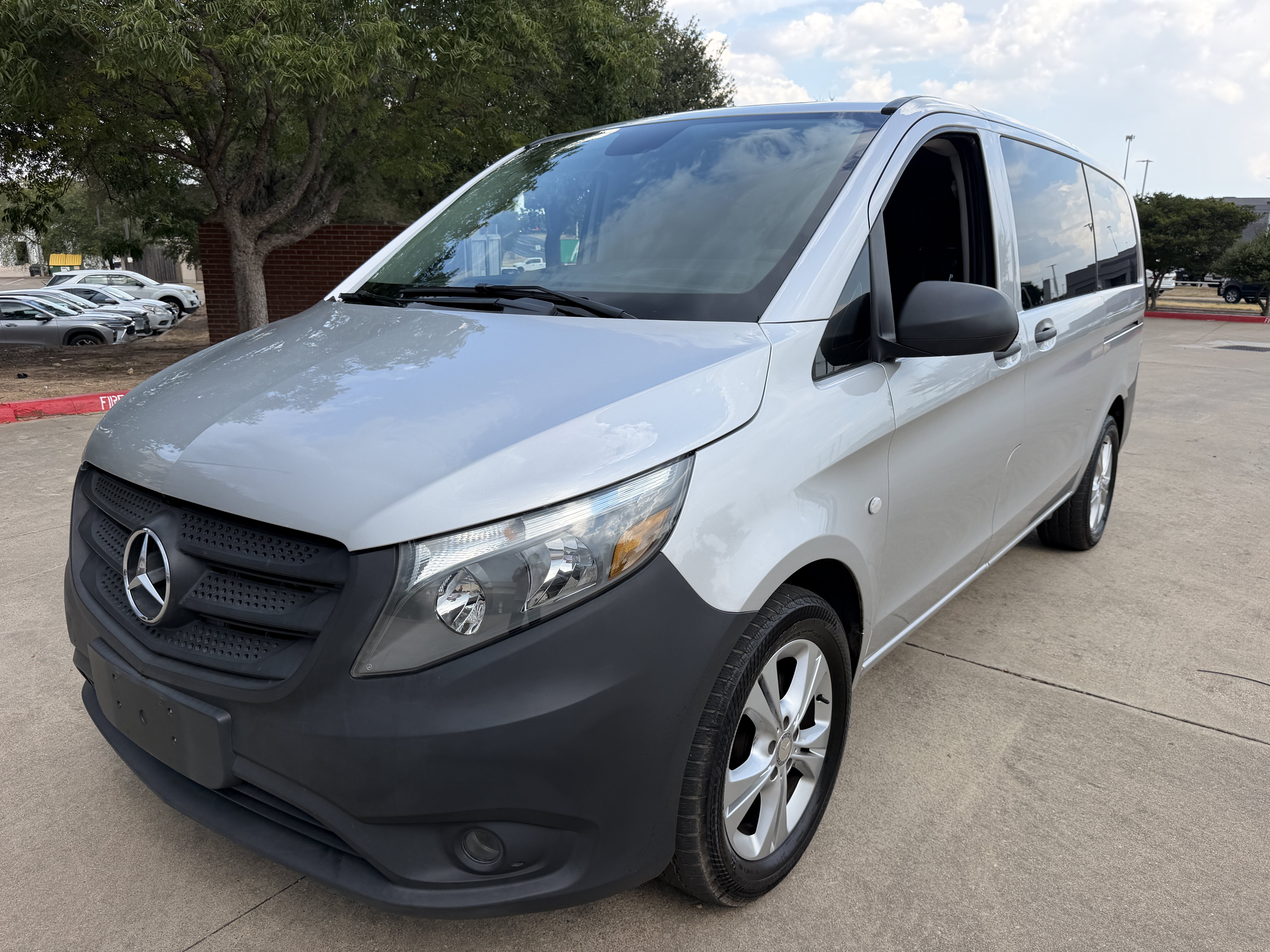 Used 2016 Mercedes-Benz Metris Passenger image 3